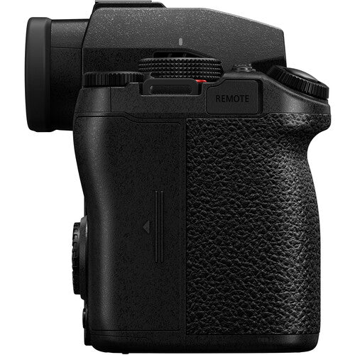 Panasonic LUMIX S5 IIX Mirrorless Camera with 20-60mm Lens - Image 5