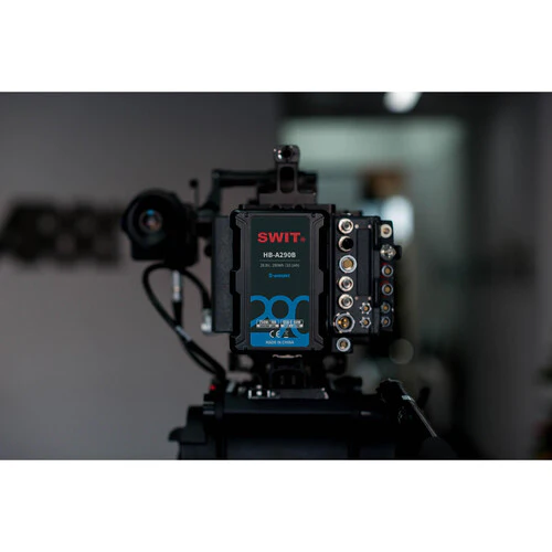 SWIT HB-A290B 28.8V 290Wh/10,005mAh B-Mount Battery with Built-In LED Flashlight - Image 6