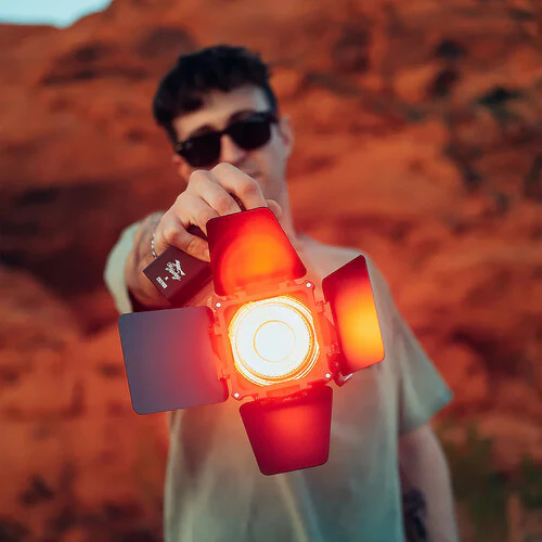 Zhiyun MOLUS X100 RGB Pocket Light - Image 3
